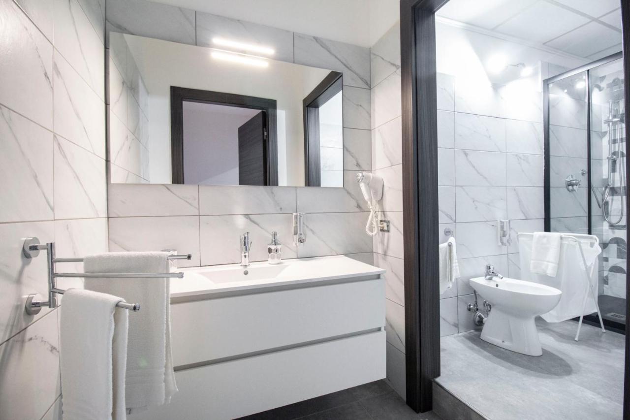 Royal Playa Suite And Apartament -Private Parking- Self Chek Out Катания Екстериор снимка