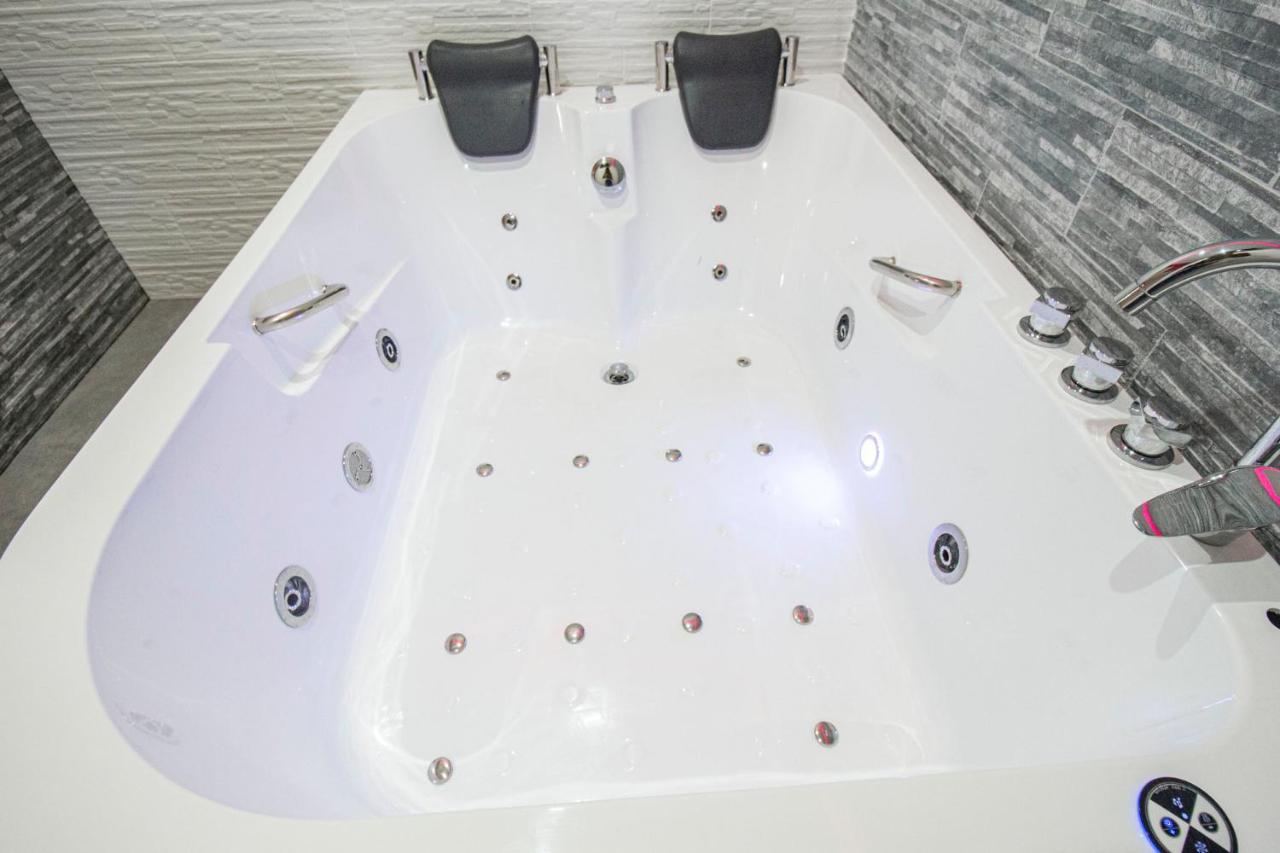 Royal Playa Suite And Apartament -Private Parking- Self Chek Out Катания Екстериор снимка