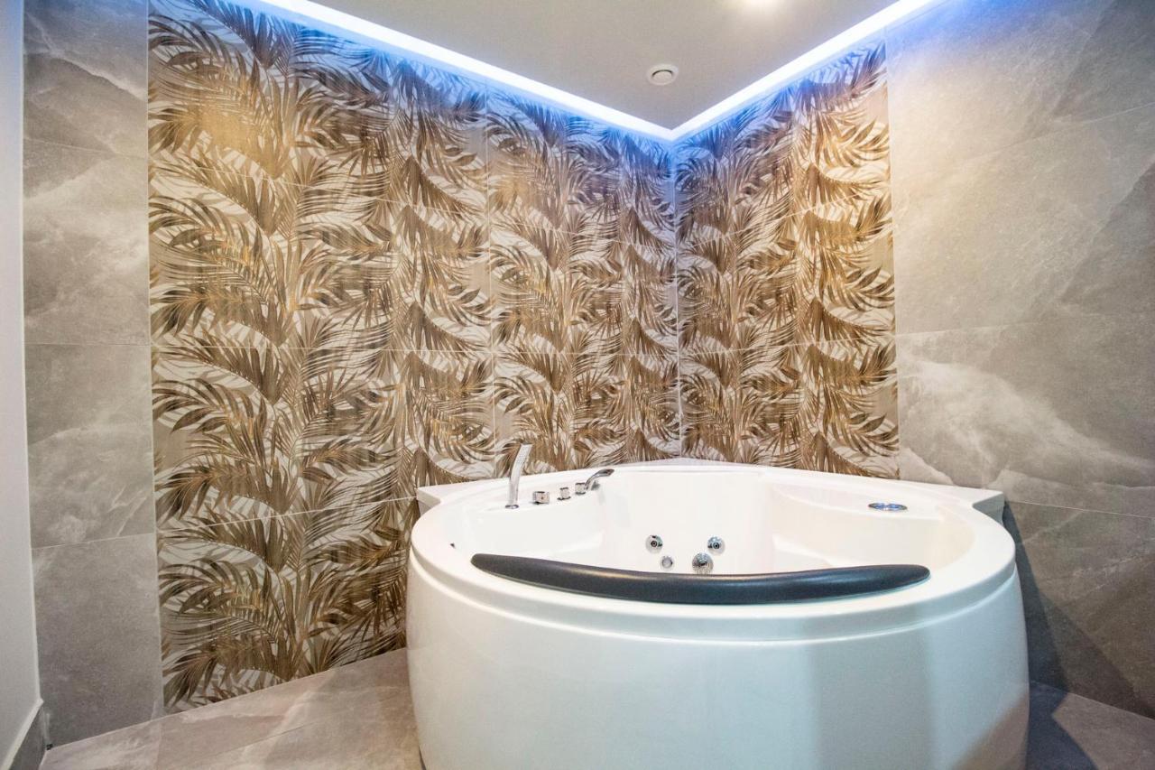 Royal Playa Suite And Apartament -Private Parking- Self Chek Out Катания Екстериор снимка