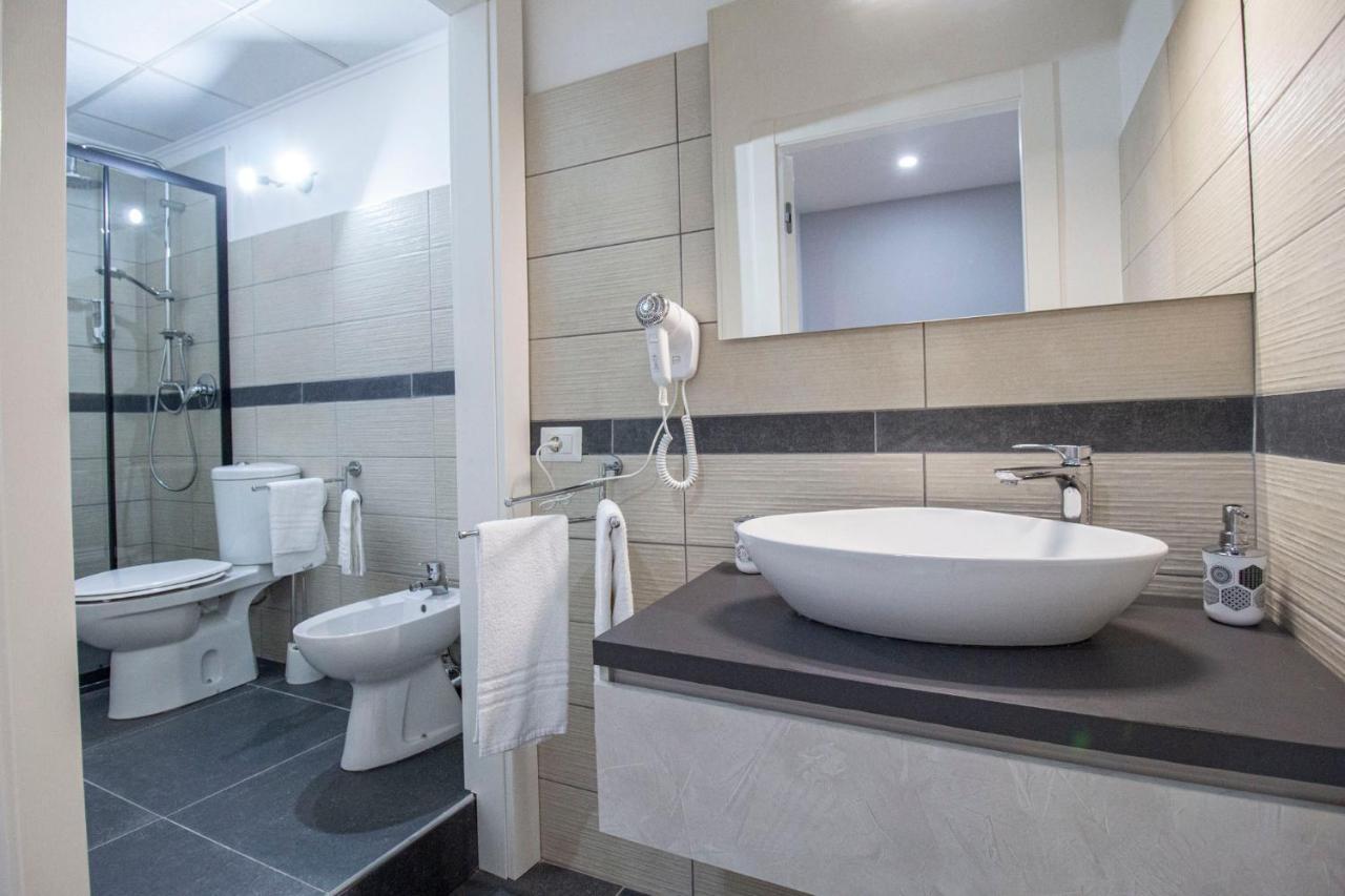 Royal Playa Suite And Apartament -Private Parking- Self Chek Out Катания Екстериор снимка