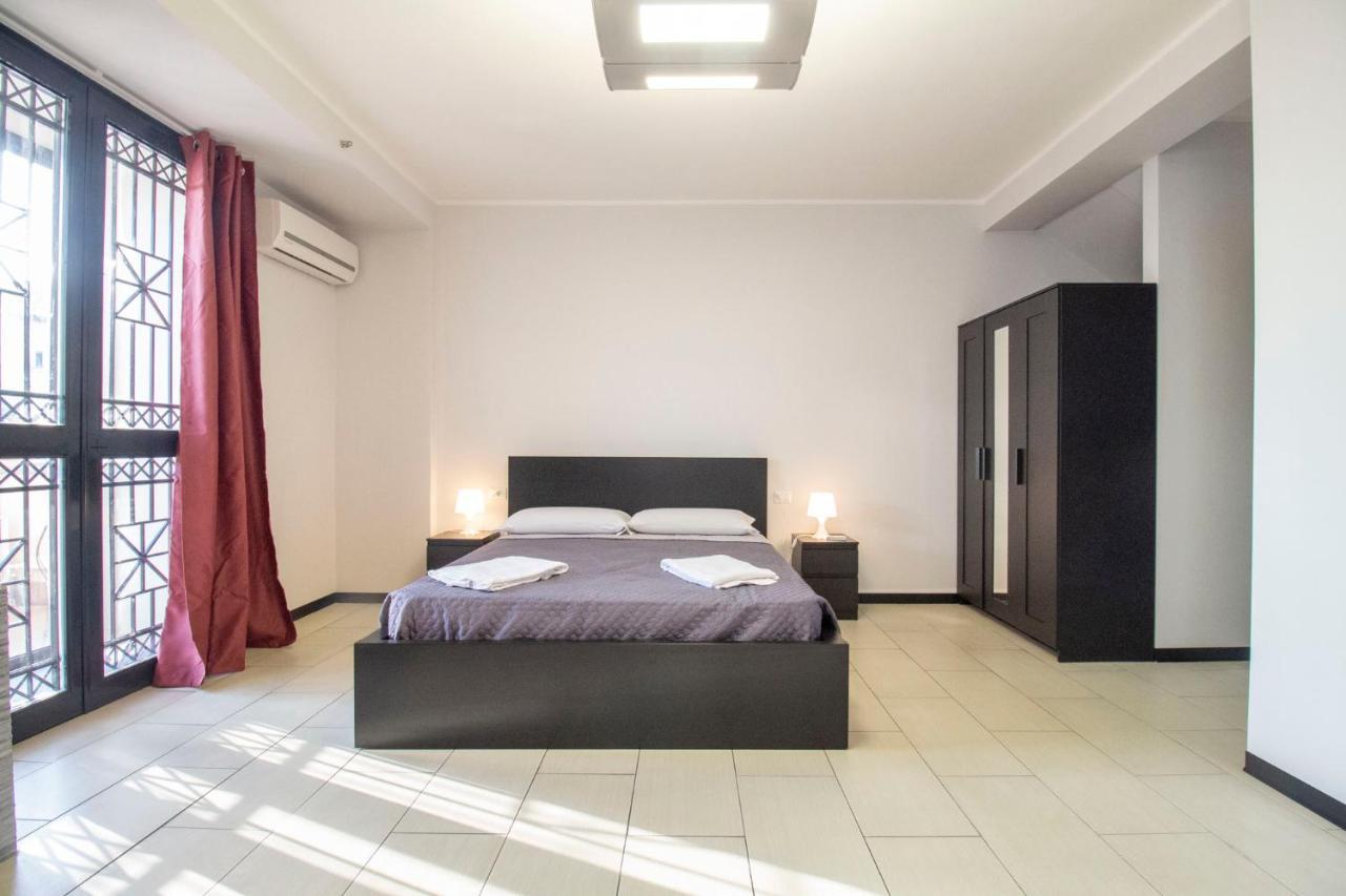 Royal Playa Suite And Apartament -Private Parking- Self Chek Out Катания Екстериор снимка