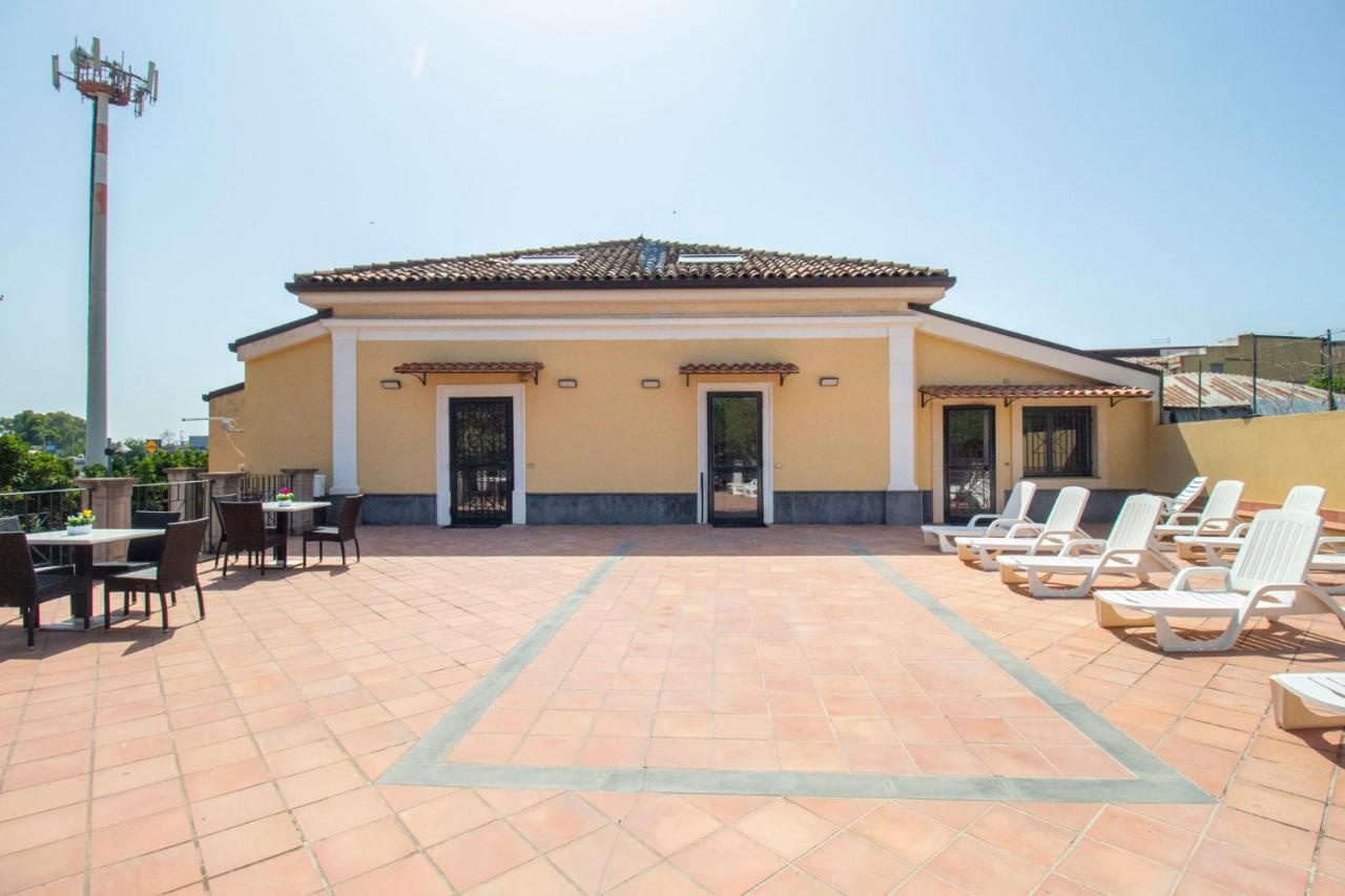 Royal Playa Suite And Apartament -Private Parking- Self Chek Out Катания Екстериор снимка