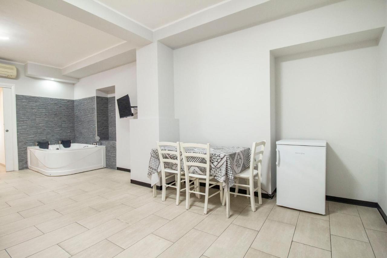 Royal Playa Suite And Apartament -Private Parking- Self Chek Out Катания Екстериор снимка
