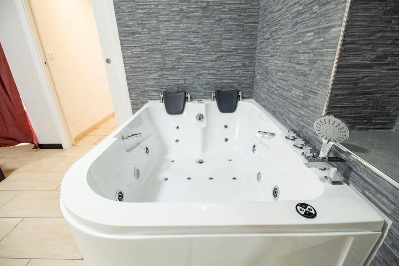 Royal Playa Suite And Apartament -Private Parking- Self Chek Out Катания Екстериор снимка