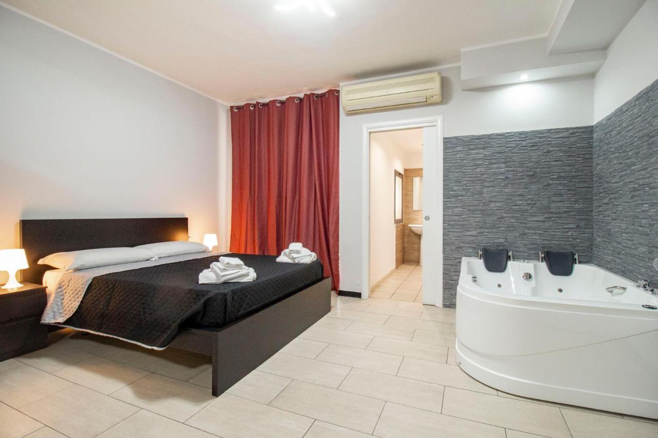 Royal Playa Suite And Apartament -Private Parking- Self Chek Out Катания Екстериор снимка