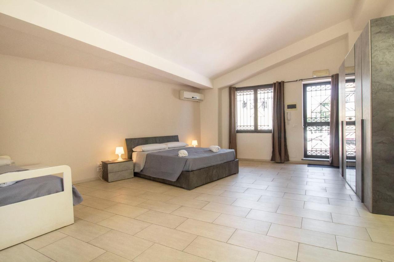 Royal Playa Suite And Apartament -Private Parking- Self Chek Out Катания Екстериор снимка