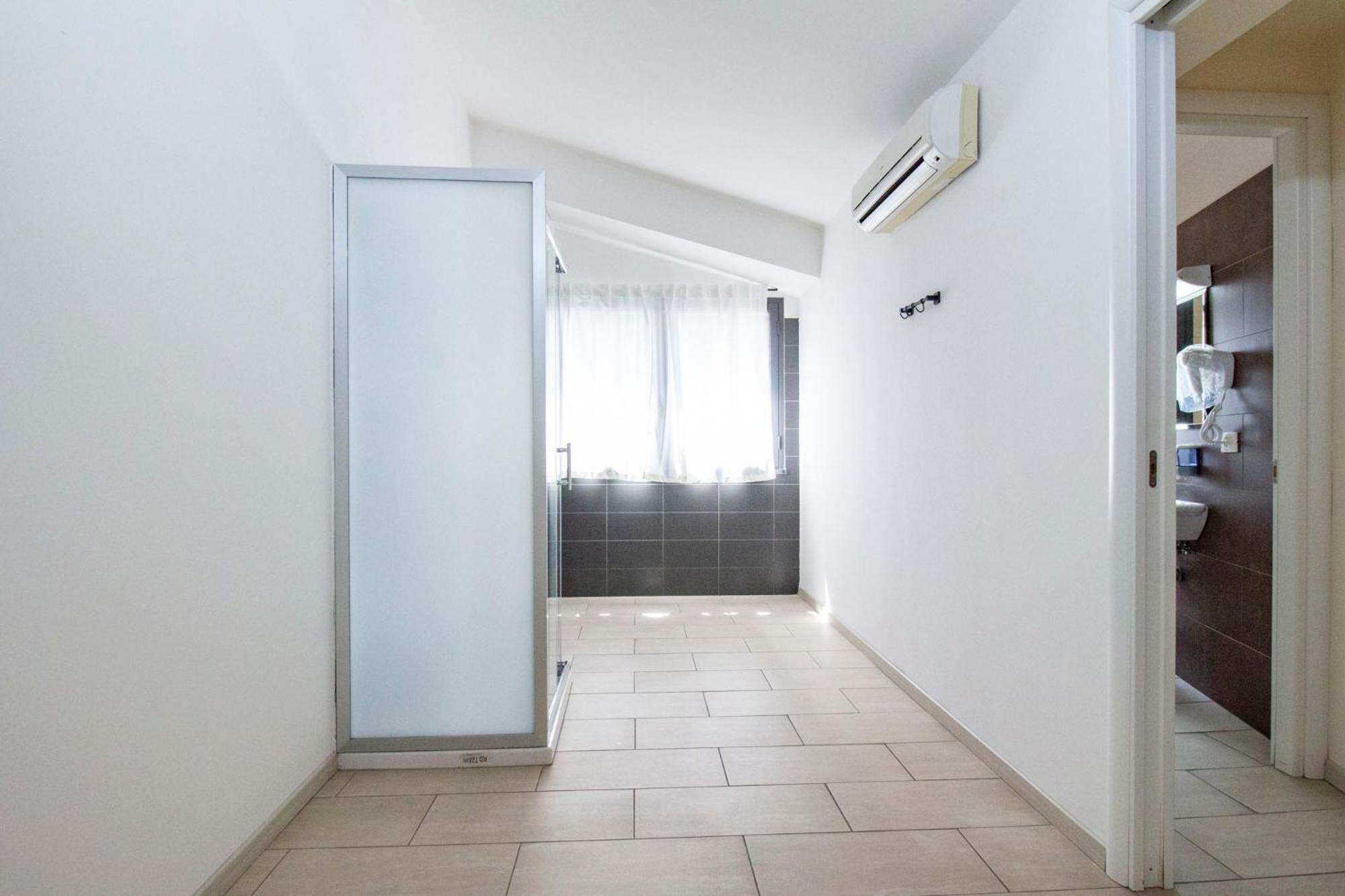 Royal Playa Suite And Apartament -Private Parking- Self Chek Out Катания Екстериор снимка
