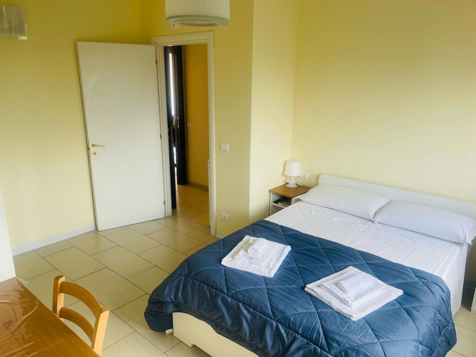 Royal Playa Suite And Apartament -Private Parking- Self Chek Out Катания Екстериор снимка